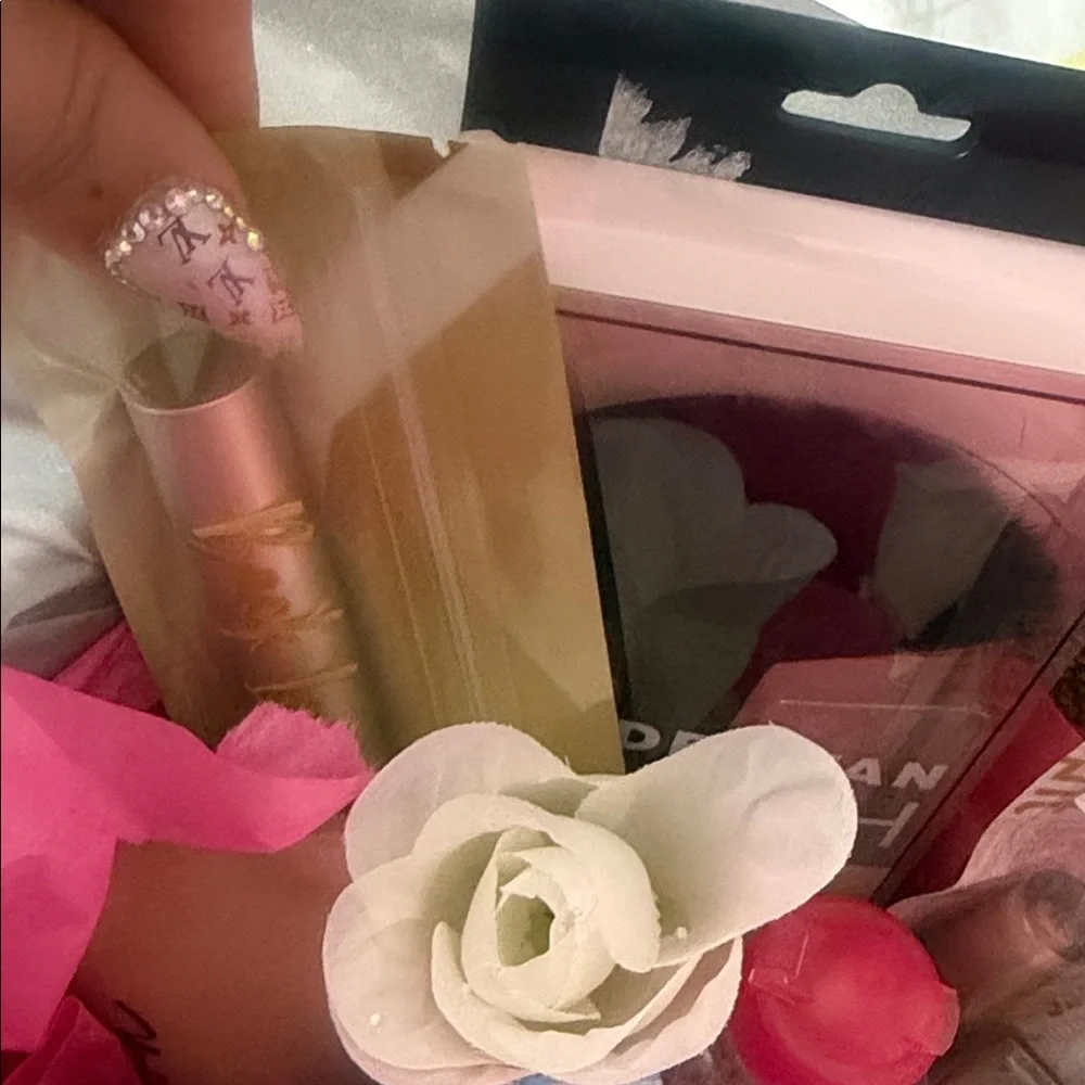 Makeup Gift Set with Pink and White Accents. Over 200$ in ultra products